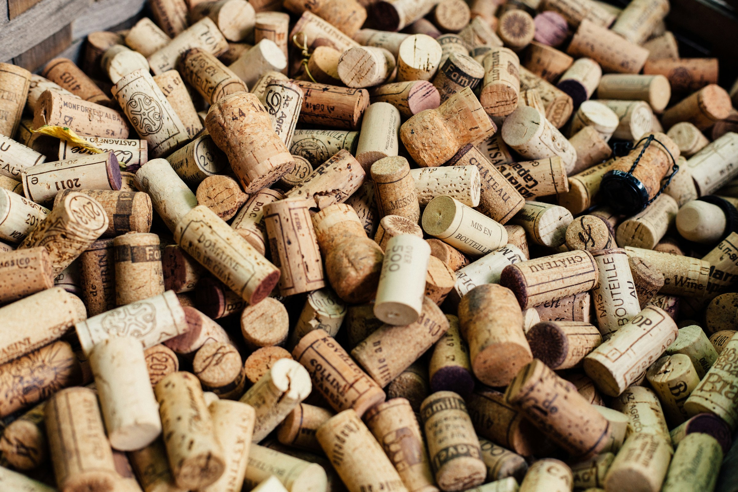 Photo wine bottle corks, by Elish Terada from Unsplash